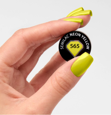 Uñas amarillo neón