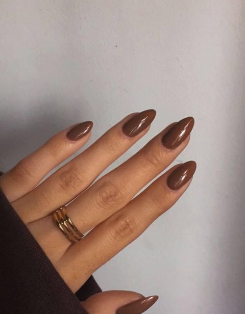 uñas marrones